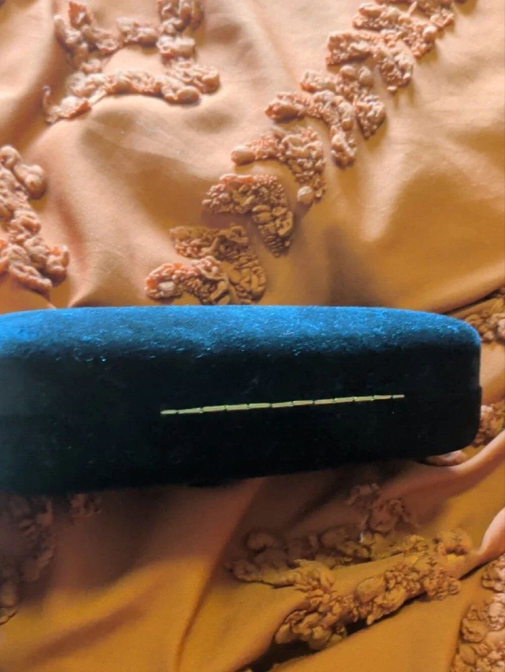 Gucci Black Velvet Eyewear Case with White Cleaning Cloth